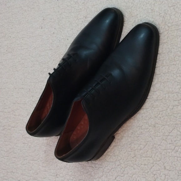 Like New Dolcara Black Wholecut Leather Shoes 10.5 US = 44 EU - Picture 4 of 15